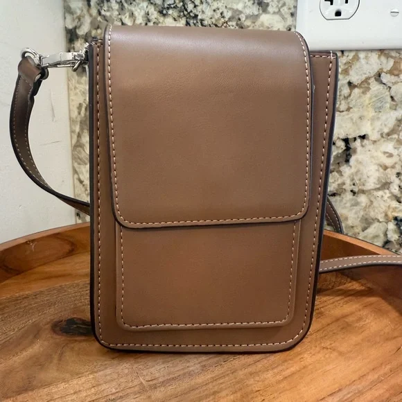 EUC Melie Bianco Tan Crossbody Cellphone Gorgeous Leather - Picture 3 of 6